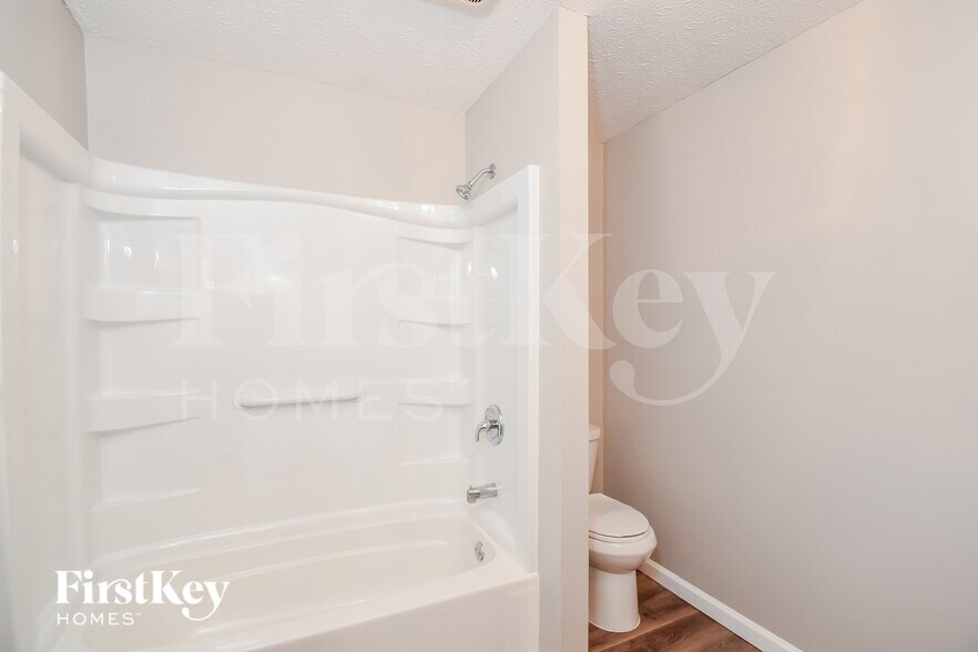 Building Photo - 72 Hickory Glen Way