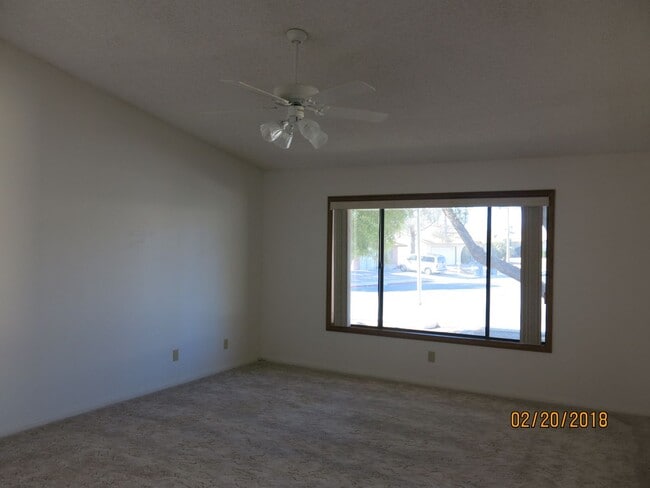 Building Photo - 4 bed, 2 bath, 2 car garage . Boulder City RV parking