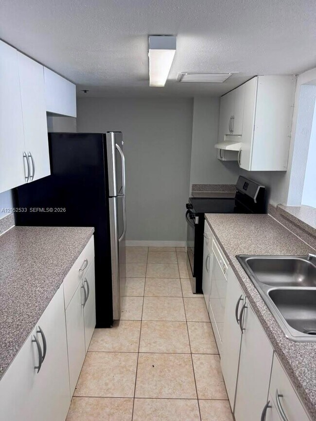 Building Photo - 7545 E Treasure Dr