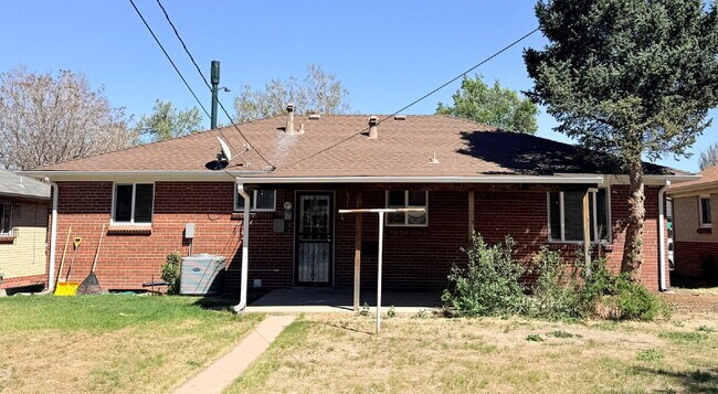 Building Photo - FANTASTIC REMODELED 3 Bed 2 Bath Home in Strayer & Shephards Park Hill Brand New Flooring New Car...