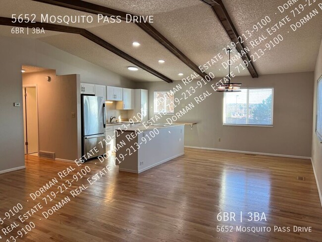 Building Photo - $500 OFF the first month of rent! Modern a...