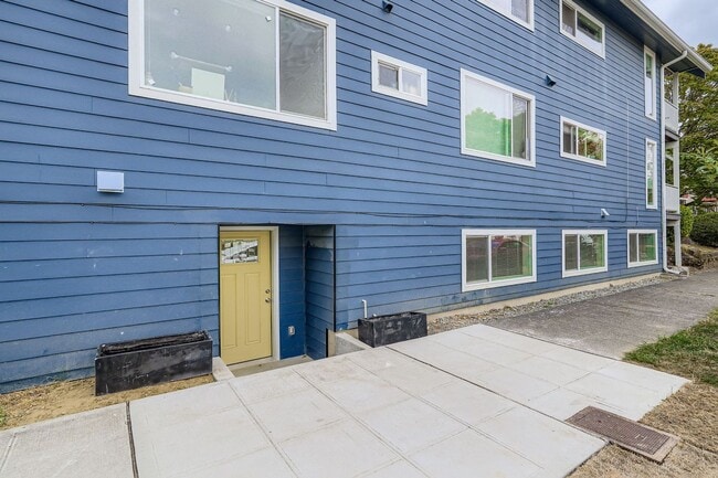 Building Photo - 2800 E Yesler Wy