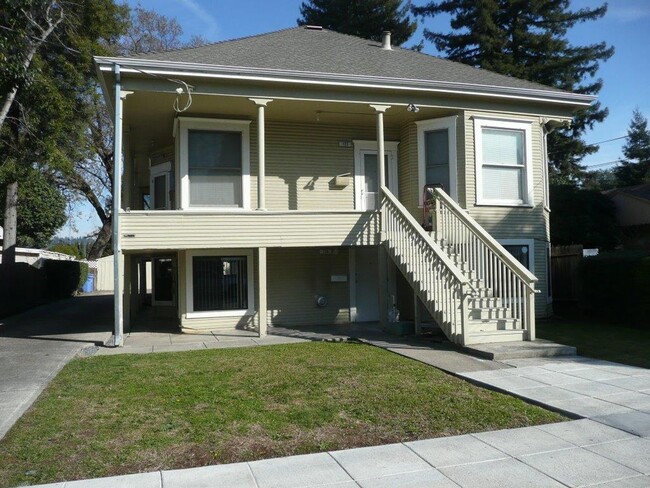 Primary Photo - 122-124 Leland St