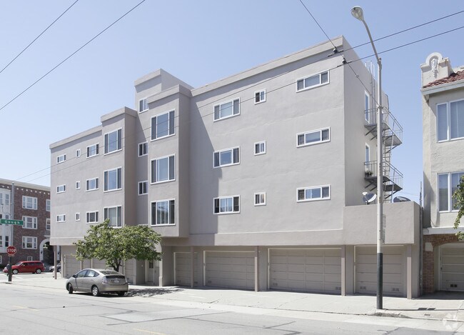 Building Photo - 1490 Chestnut St