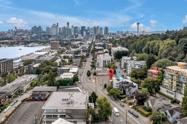 Building Photo - Modern Townhouse with Rooftop Deck & Skyli...