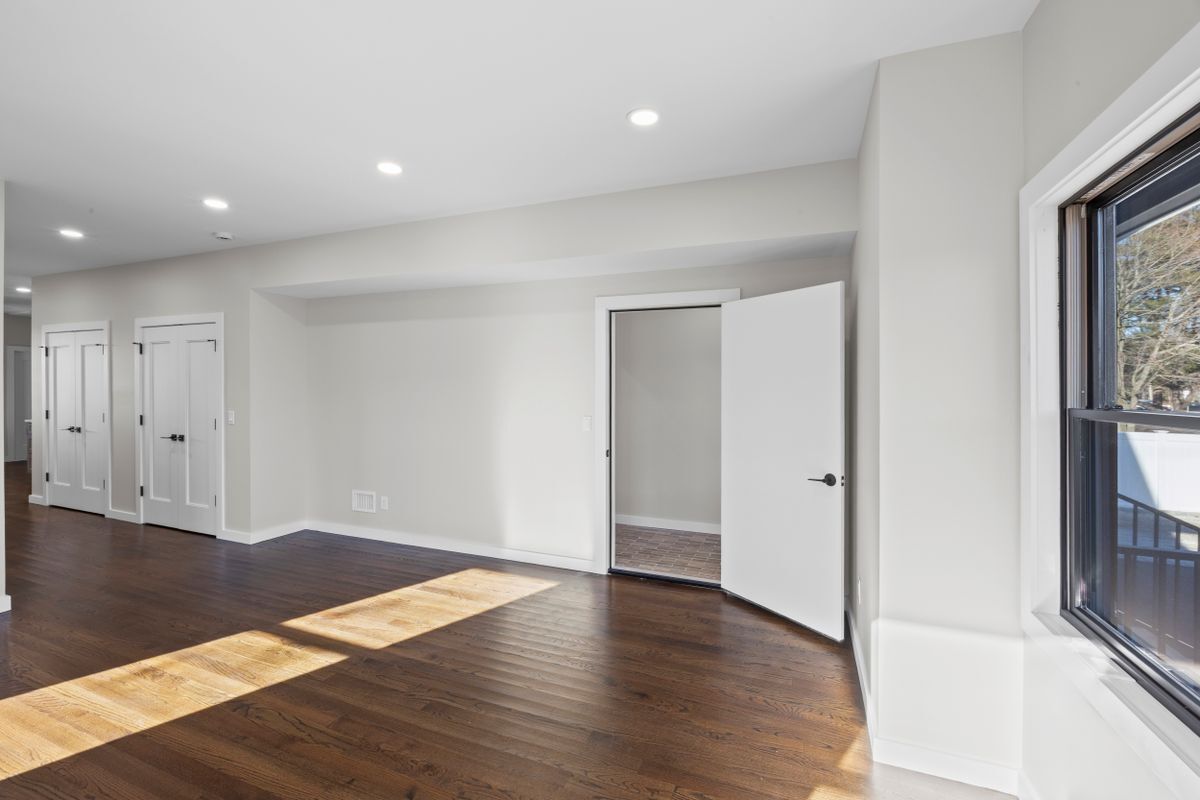 Building Photo - 42 Lamport Ave