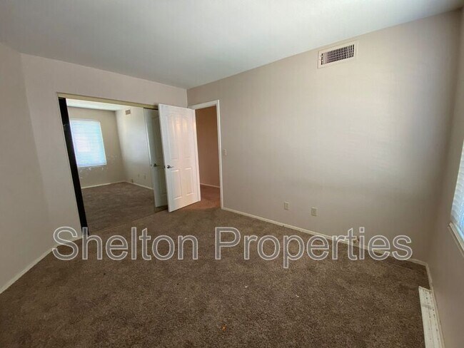 Building Photo - 2232 W Harrison St