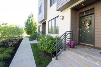 Building Photo - 609 Lakeview Ct