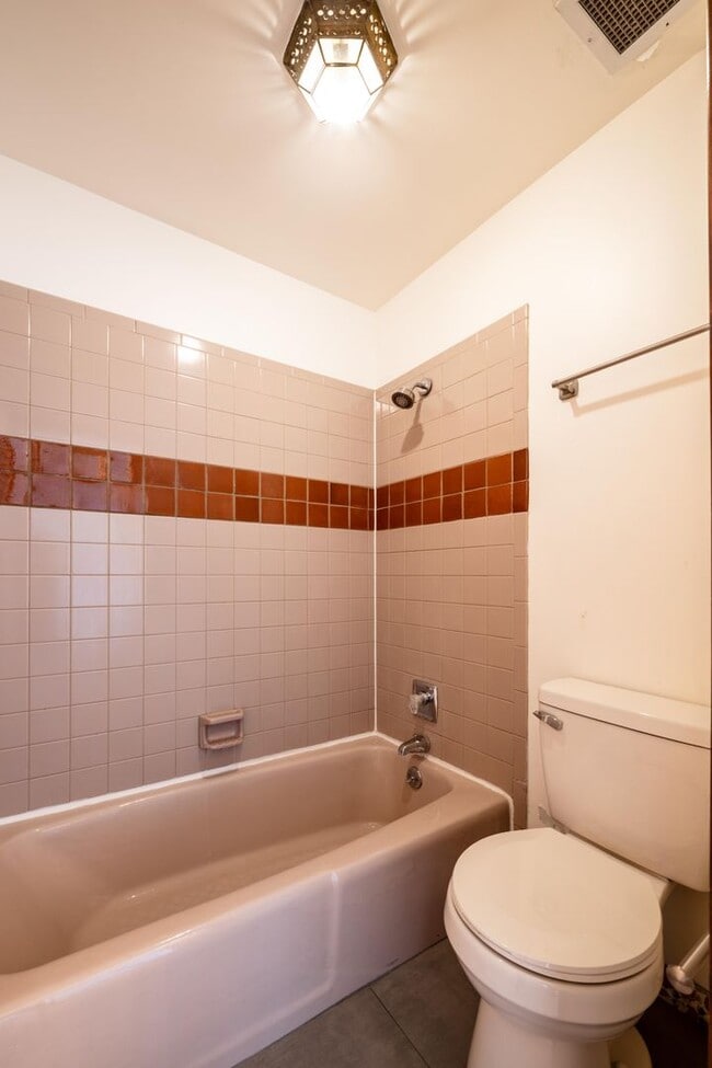 Building Photo - Classic Charm in the Heart of Downtown San...