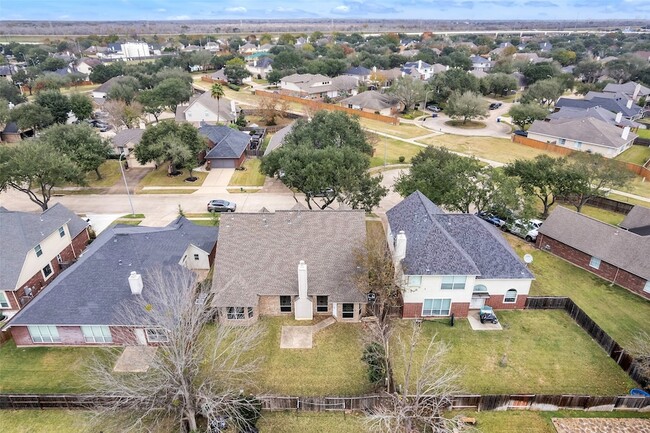 Building Photo - 17611 Magnolia Cir