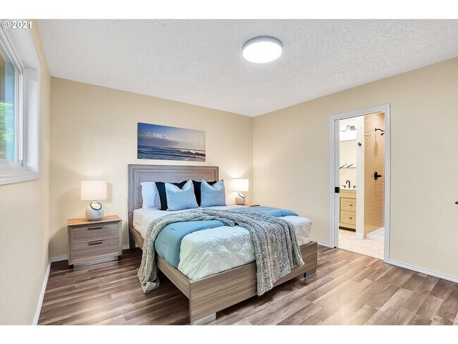 Building Photo - Beautiful 3-bdr/2-bath ranch in Argay Terrace—2 living areas, 2-car garage, & large, fenced yard!