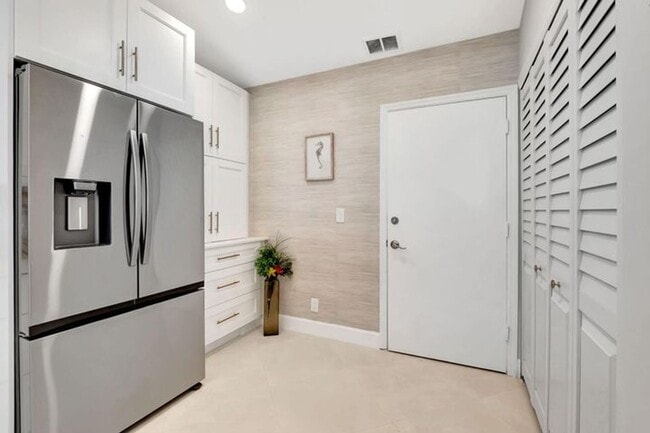 Building Photo - 15465 Lake Magnolia Pl