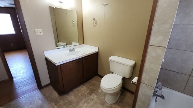 Building Photo - 605 N Front St