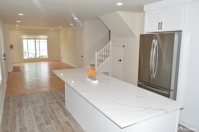 Building Photo - 87 Lakemont Dr