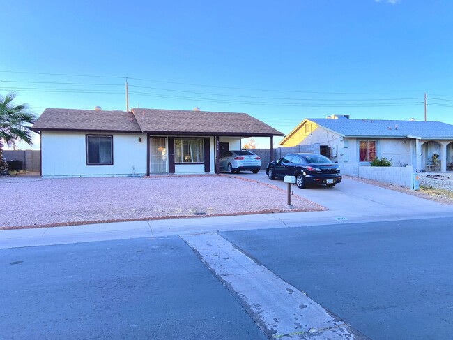 Building Photo - REMODELED 2BR 2BA HOUSE, POOL, PATIO, GREA...