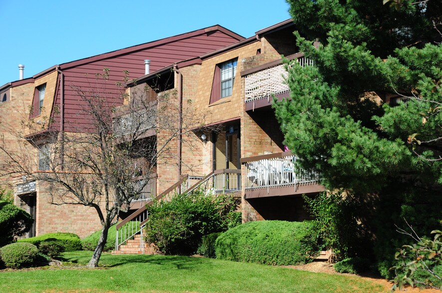 Primary Photo - Woodbridge Terrace