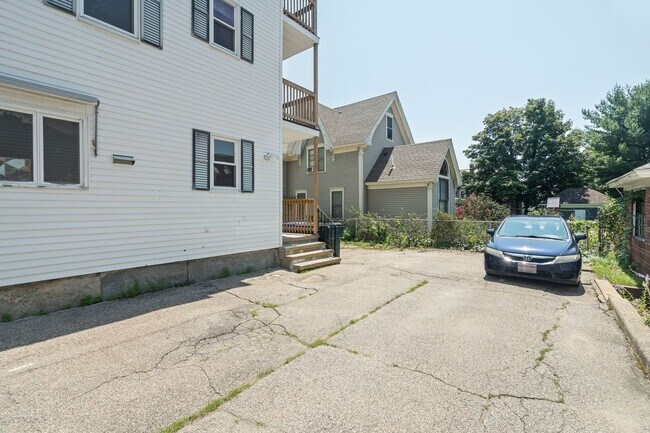 Building Photo - 135 Sagamore St