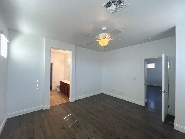 Building Photo - Stylish single-story living with 3 bedrooms, 2 baths, plus a versatile den — 1,489 sq ft of comfo...