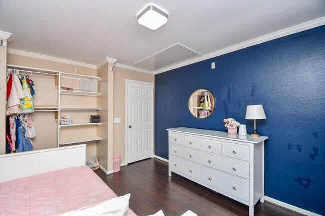 Building Photo - 7318 River Garden Dr