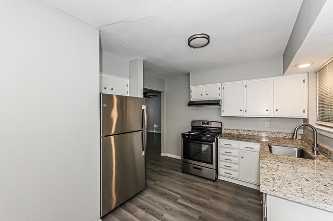 Building Photo - 3 BR/1BA | Updated Single Family Home | 1-Car Garage  | Large Backyard!