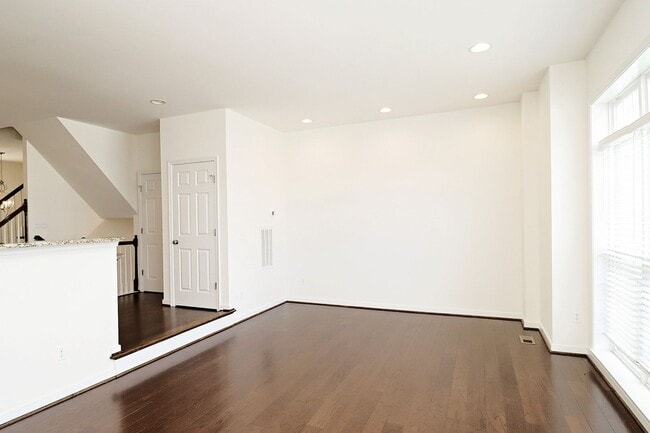 Building Photo - Dog-Friendly Avinity Townhome With Mountain Views