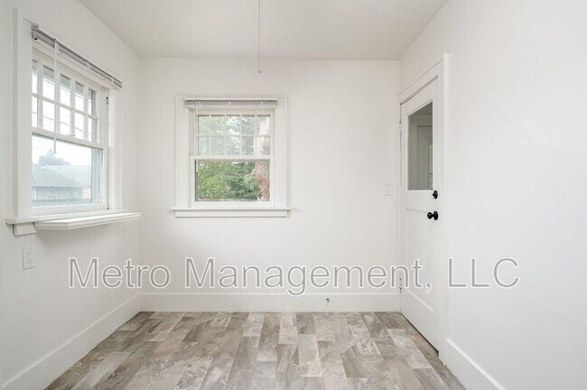Building Photo - 1415 N Rosa Parks Way