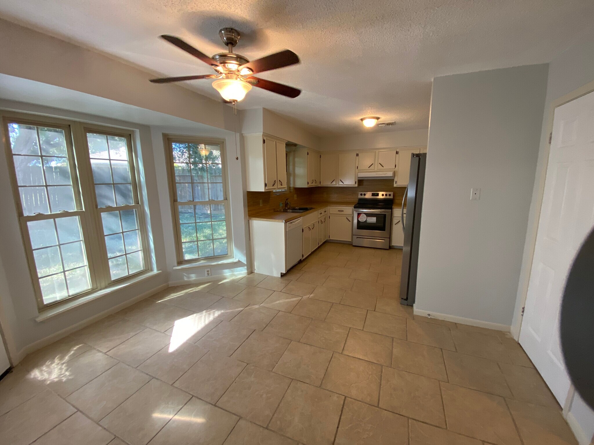 Building Photo - 1803 Falcon Dr