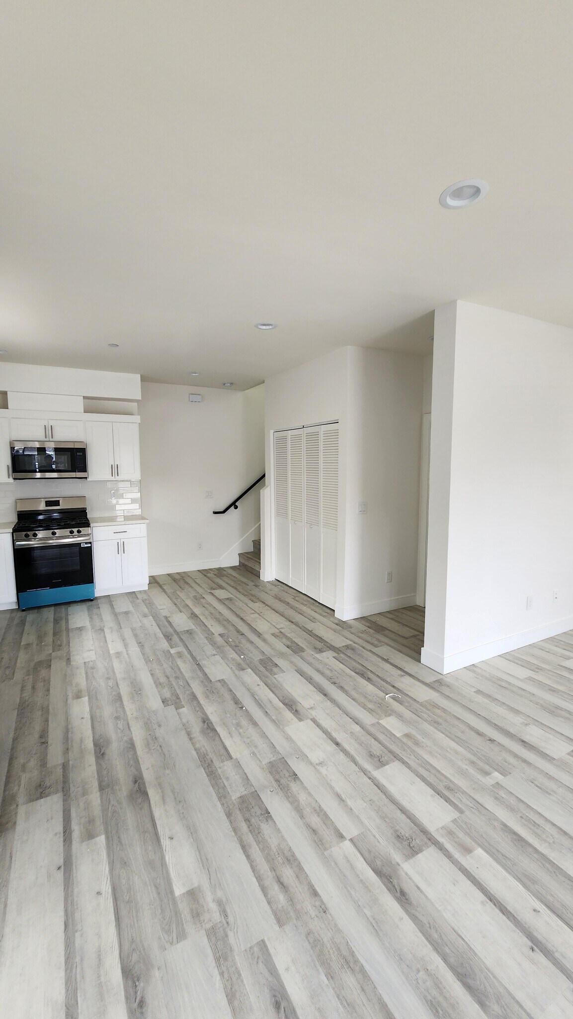 Building Photo - 2637 S Cochran Ave