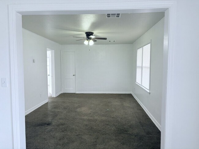 Building Photo - Two bedroom house in N. OKC