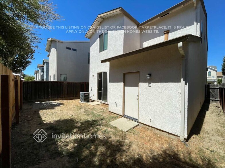 Building Photo - 8898 Great Rock Cir
