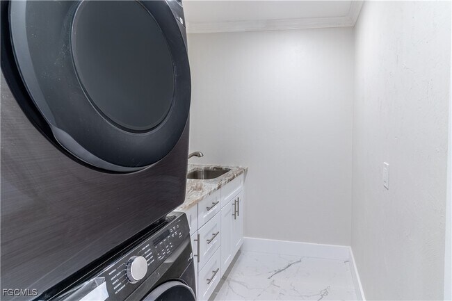 Building Photo - 3405 SE 16th Pl