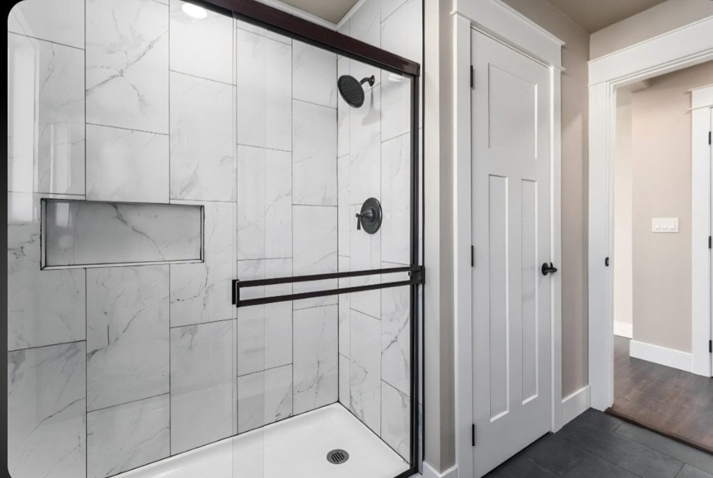 Building Photo - 604 W Crest Dr