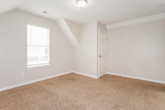 Building Photo - 8432 Creek Front Dr