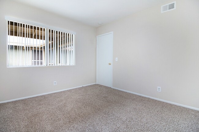 Building Photo - Los Timbres Street Duplex