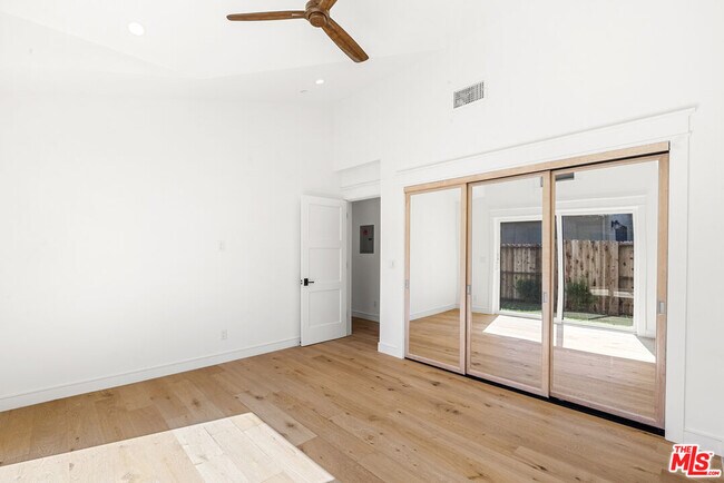 Building Photo - 418 N Frederic St
