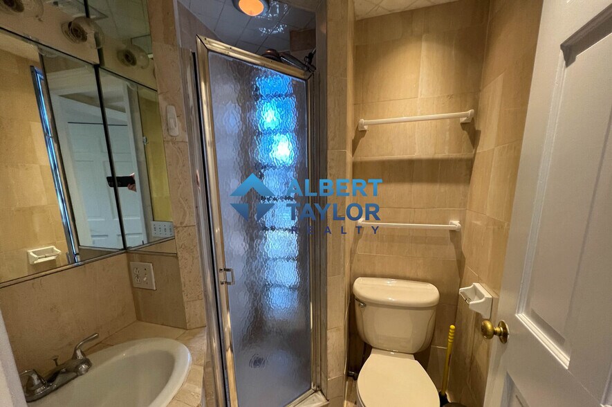 Bathroom 3 - 109 Beacon St