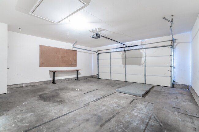 Building Photo - 5700 SE 87th St