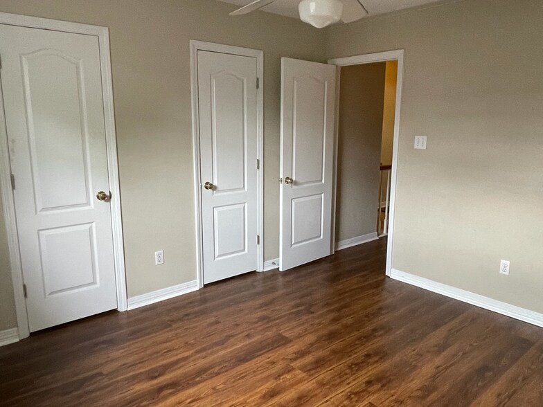 Bedroom - 4405 Lefkoe St