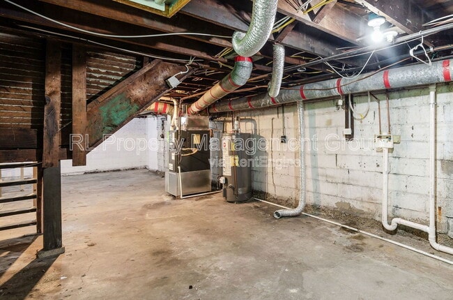 Building Photo - 247 E Jenkins Ave