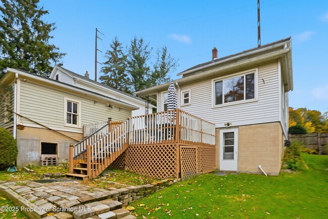 Building Photo - 123 William St