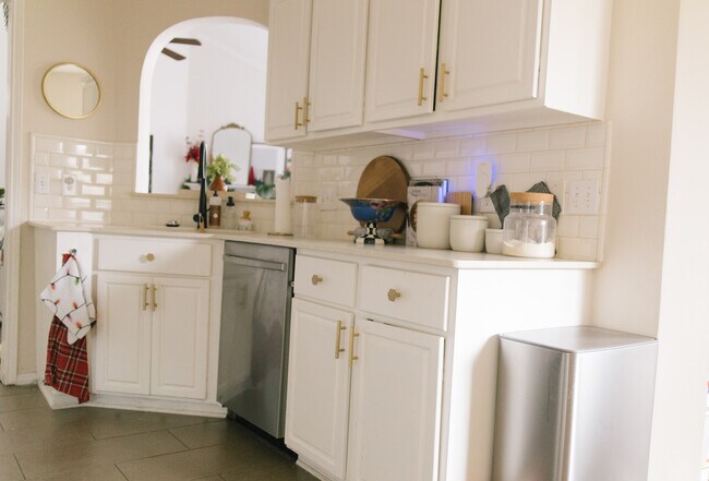 Building Photo - 4812 Buckskin Dr