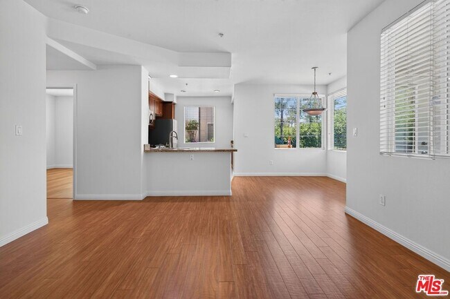 Building Photo - 360 W Ave 26