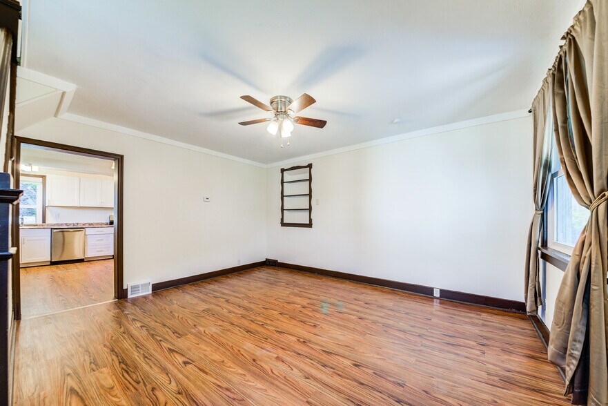 Building Photo - 1155 South Ave