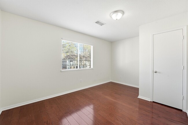 Building Photo - 18385 Ten Oaks Ct