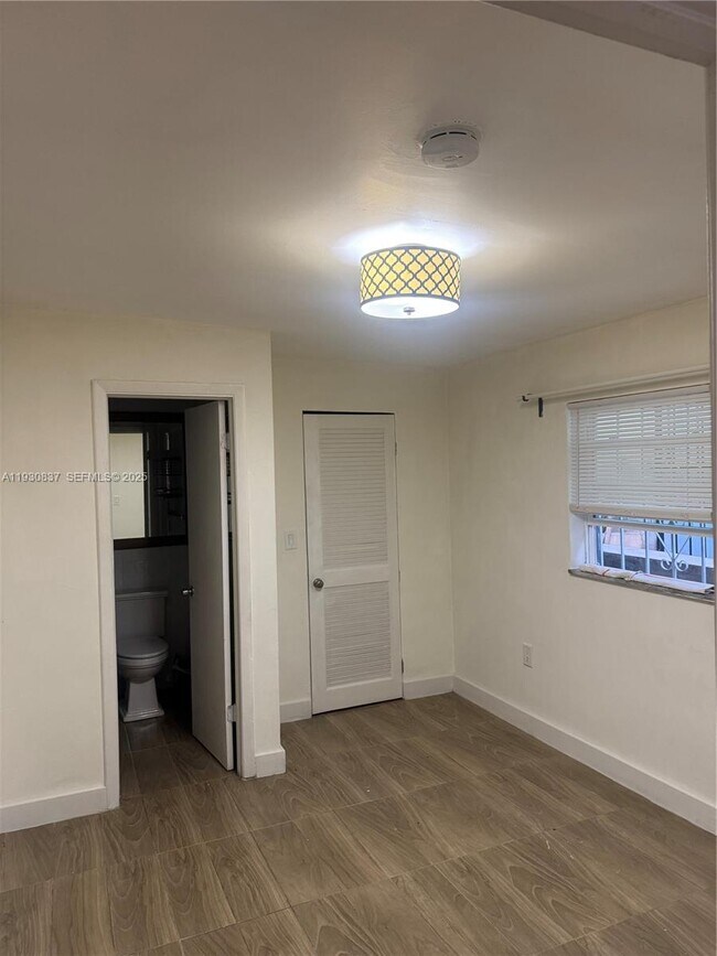 Building Photo - 227 SW 11th Ave