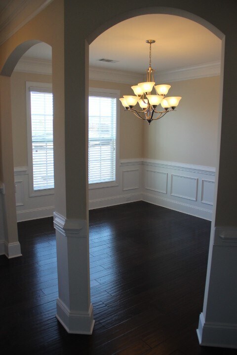 Building Photo - Beautiful move-in ready located in the Mil...
