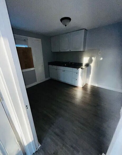 Building Photo - 5520 Haverhill St