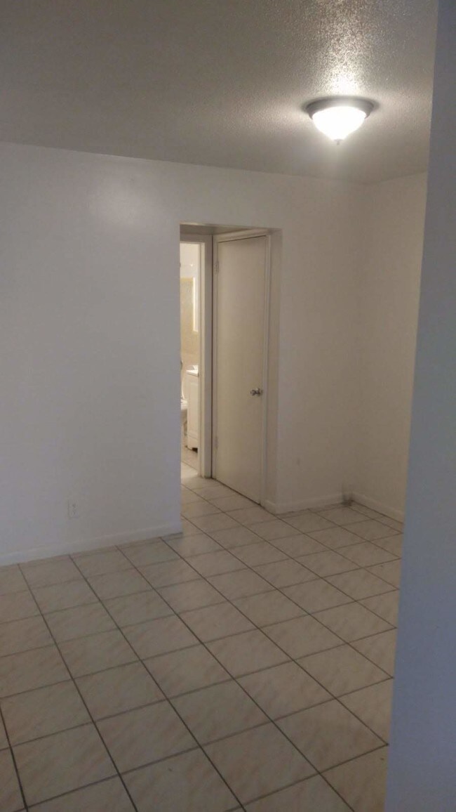 Building Photo - 4152 SW 24th Ct