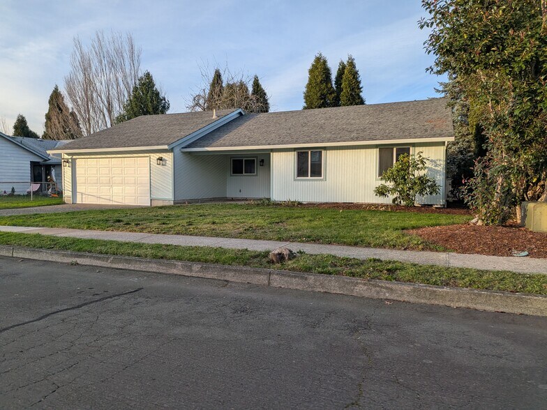 Building Photo - 3509 SE 11th St