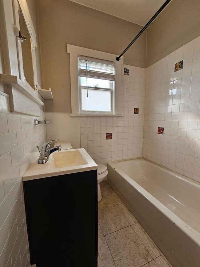 Building Photo - DU Charming 1920's Bungalow 2 Beds 1 Bath  Available Now